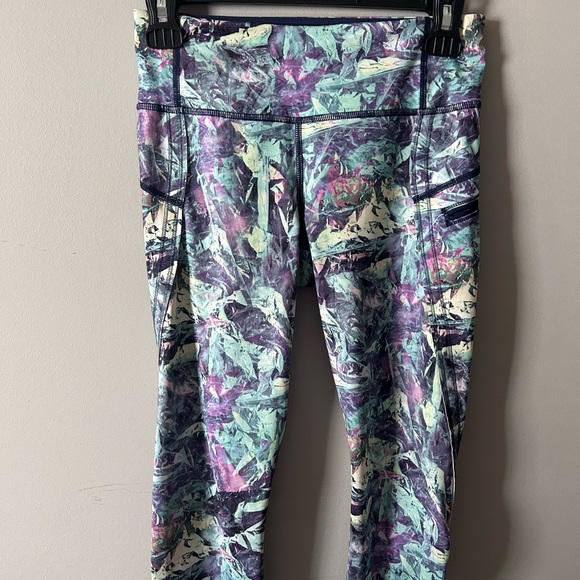Lululemon 21 in Athletic Leggings — Size 4 - Picture 2 of 7